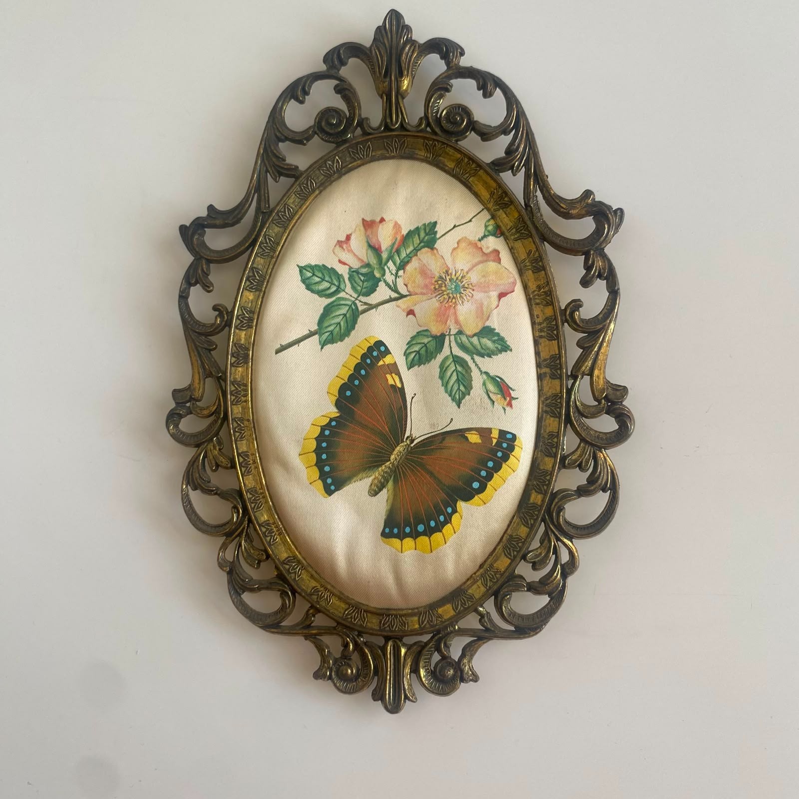 Vintage Ornate Gold Tone Oval Butterfly Floral Wall Decor Plaque Made Italy