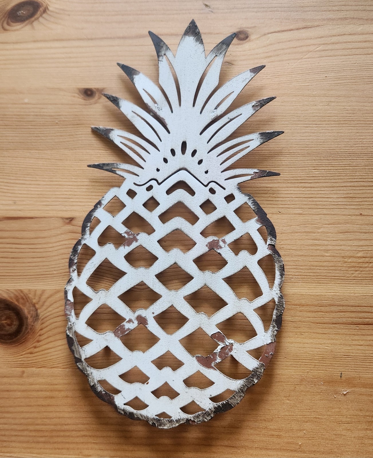 Rustic Distressed Metal Pineapple Wall Plaque Sign, White Brown, Vertical