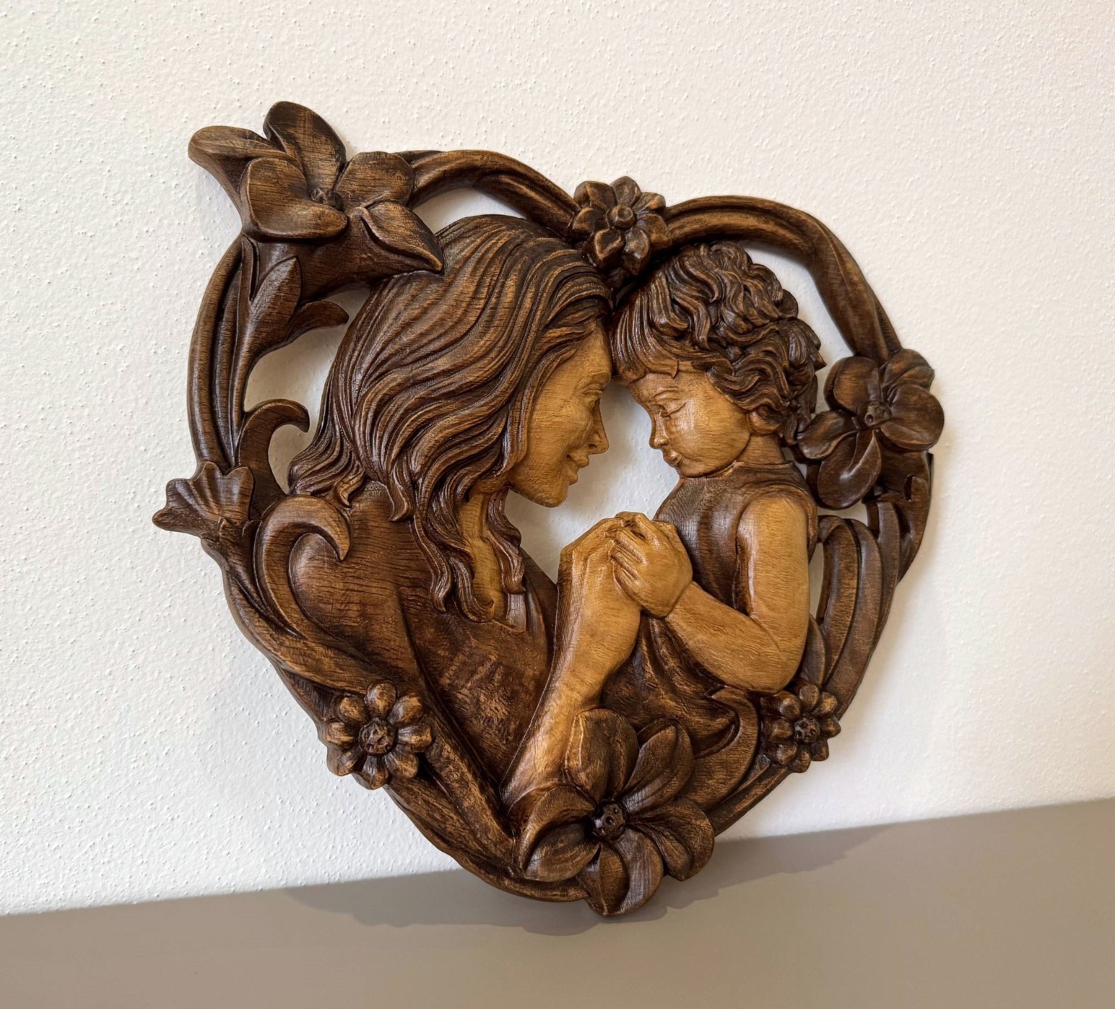 Mother and Child Wooden Heart Plaque – Family Love Gift, Wall Art Home Decor