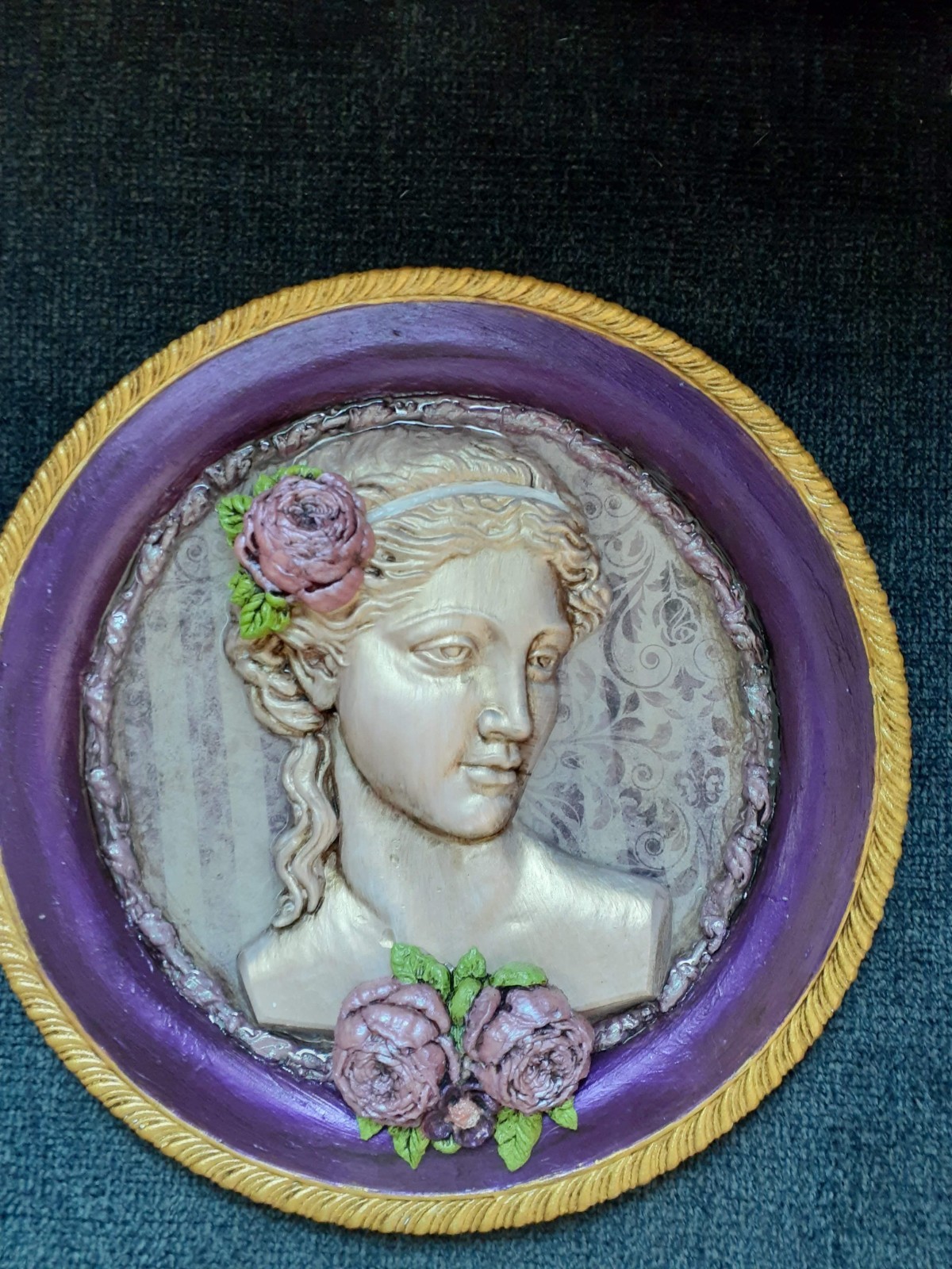 Round Resin 3D Relief Wall Plaque, Classic Woman Portrait & Roses, Purple Gold