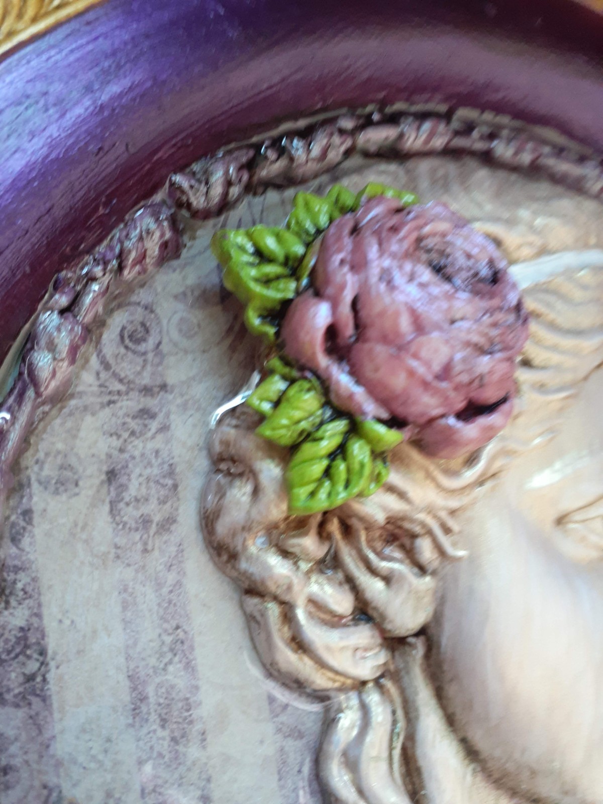Round Resin 3D Relief Wall Plaque, Classic Woman Portrait & Roses, Purple Gold
