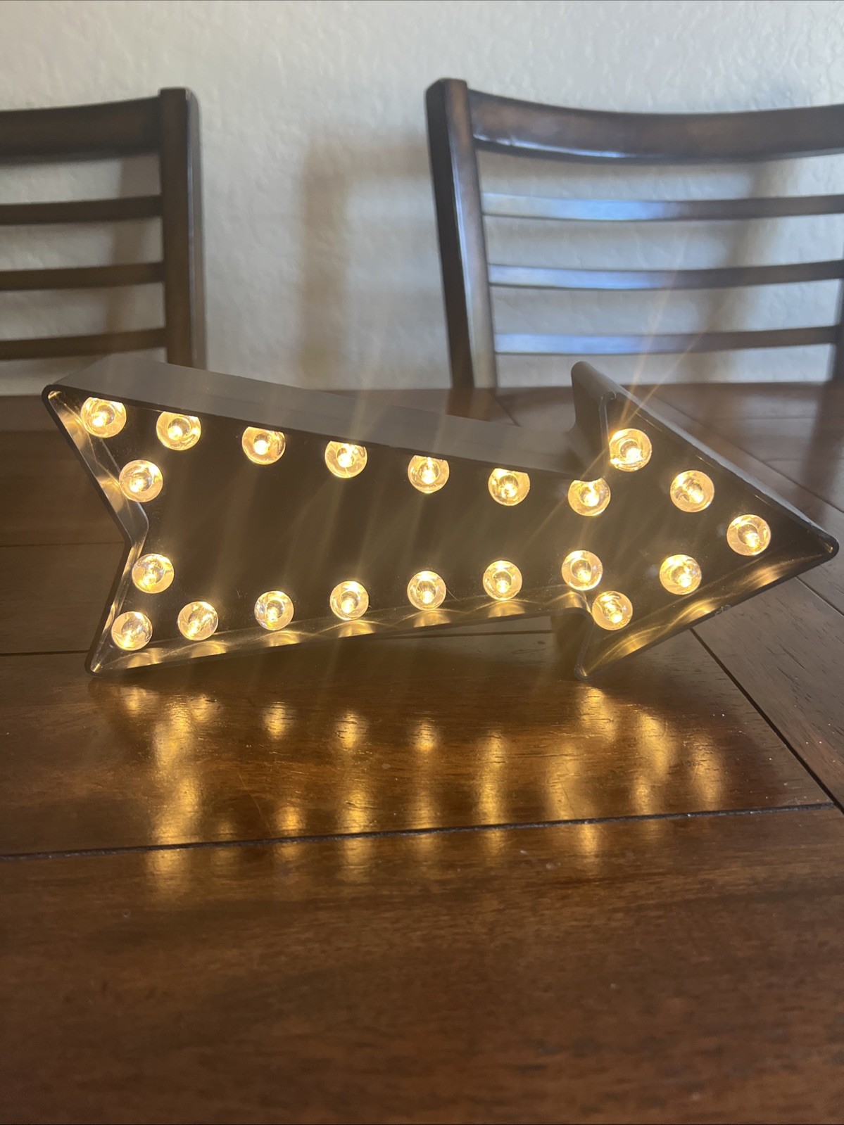 Black Marquee 3D Light Arrow Sign 11×4.5 inch, Battery Operated
