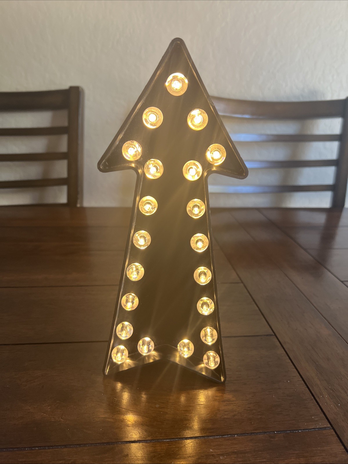 Black Marquee 3D Light Arrow Sign 11×4.5 inch, Battery Operated