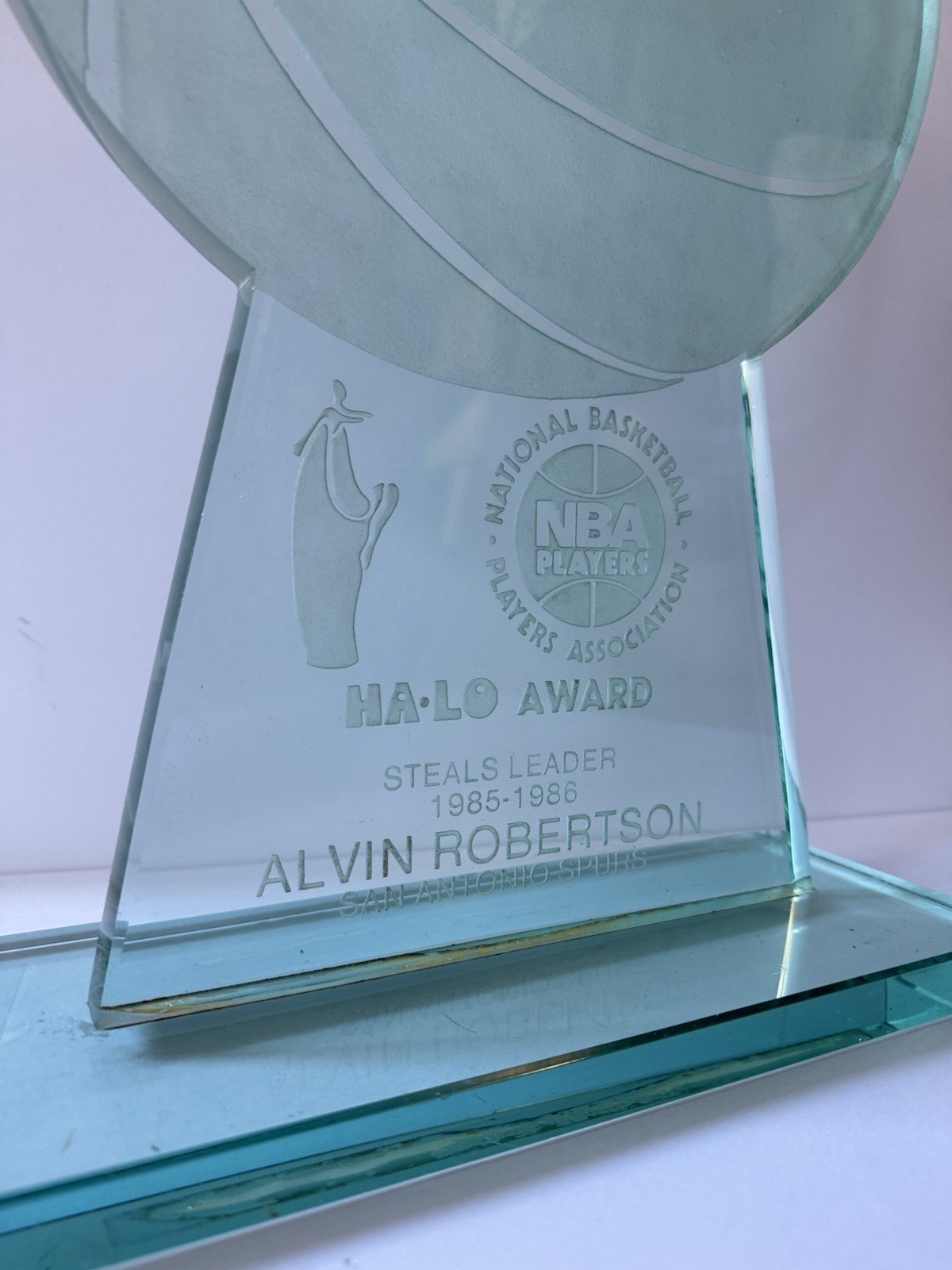 DEFECTIVE 198586 NBA Steals Leader HALO Award Glass Trophy Alvin Roberts G3D