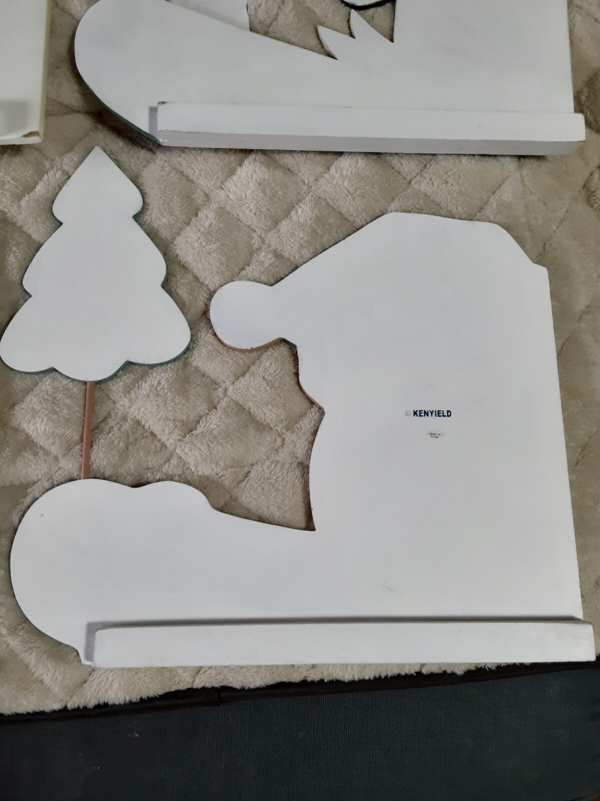 set of 4: Kenyield Wooden Holiday Window Decoration