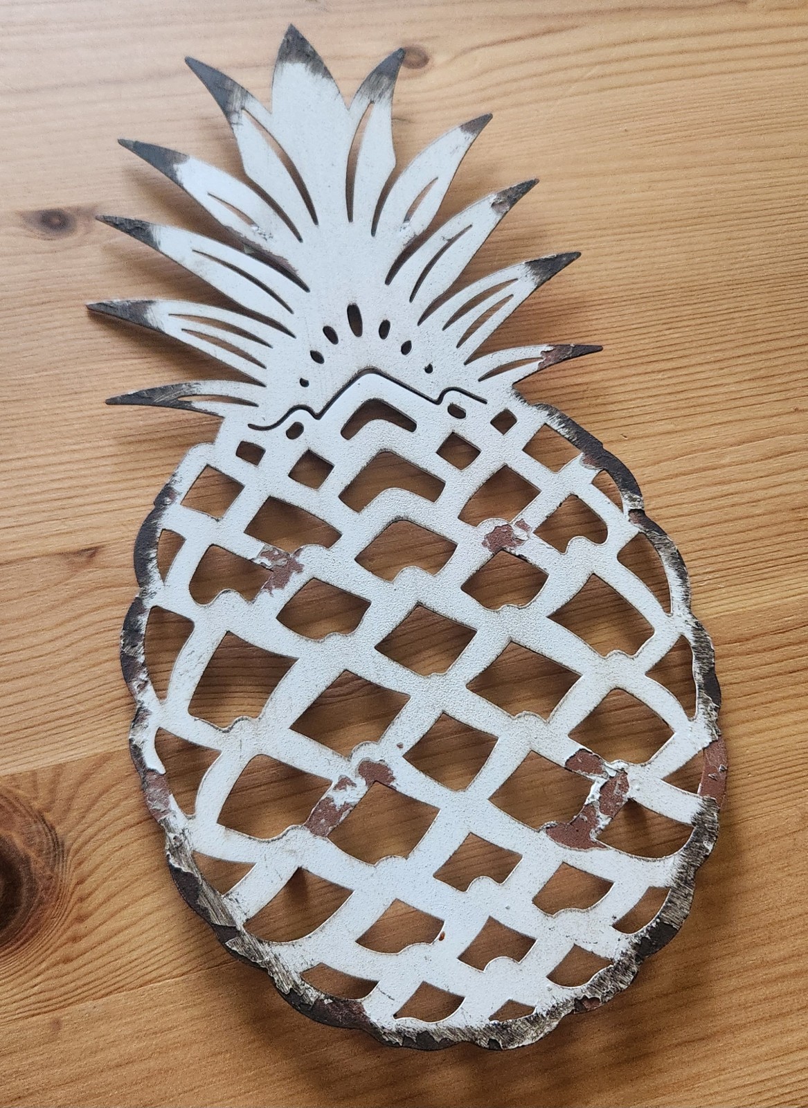 Rustic Distressed Metal Pineapple Wall Plaque Sign, White Brown, Vertical