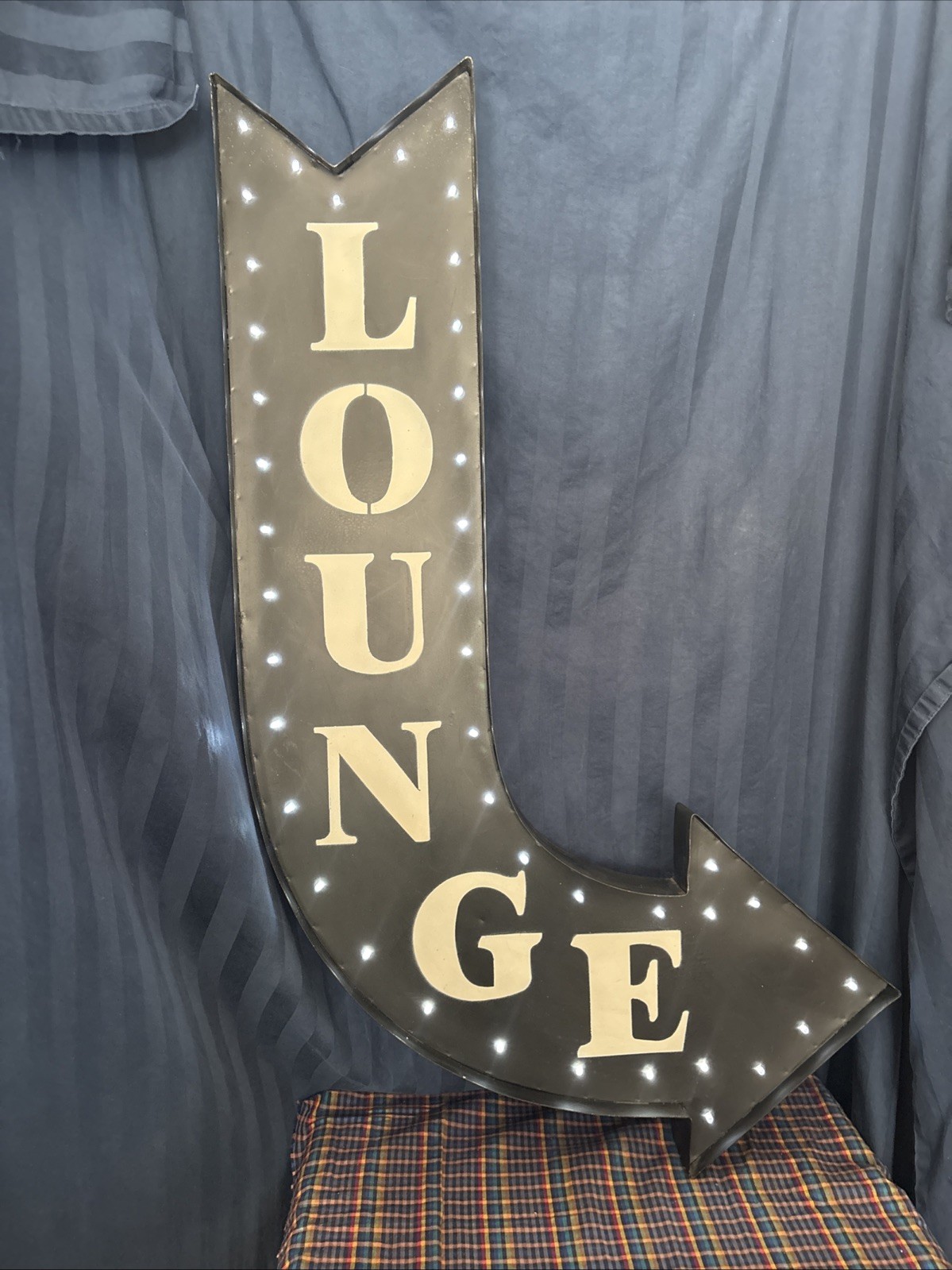 At Home Lounge Arrow Sign Black & White S2