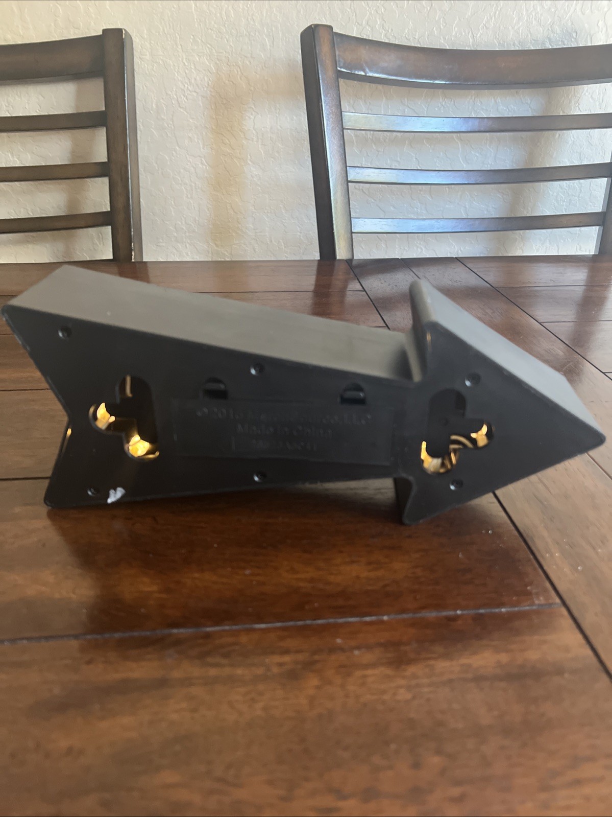 Black Marquee 3D Light Arrow Sign 11×4.5 inch, Battery Operated