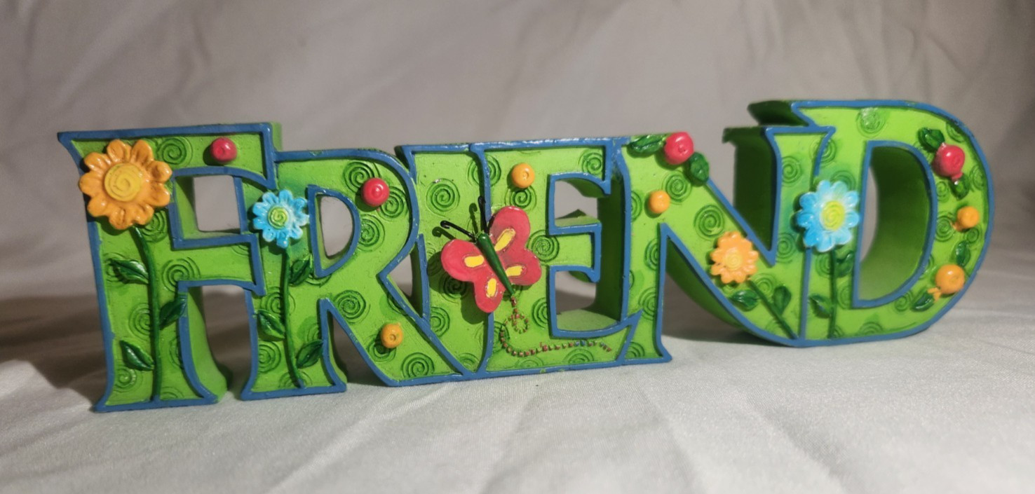 “Friend” Green Wall Hanging with Flowers Butterfly & Hooks Home Decor 7 inches