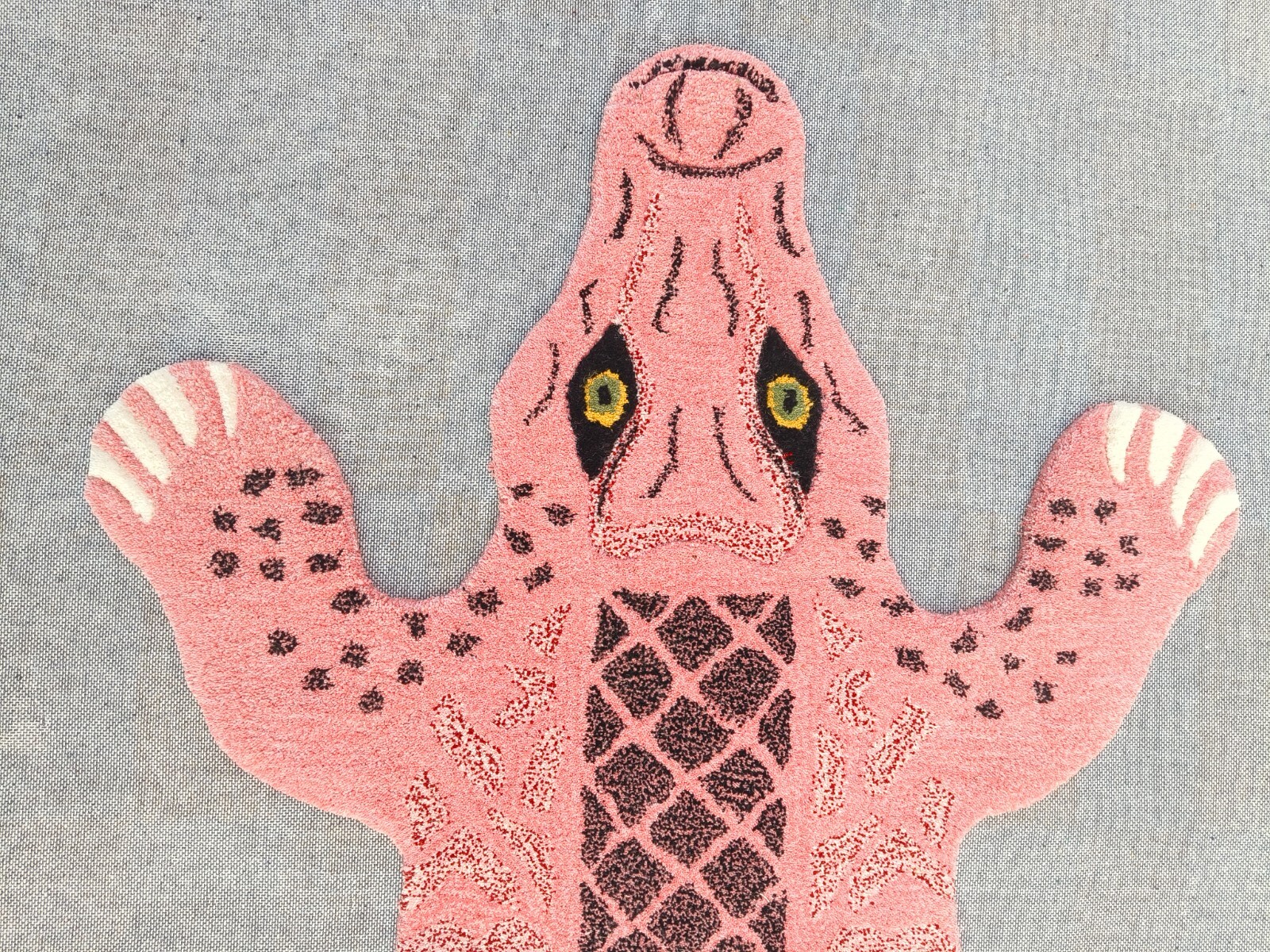 Modern Crocodile Shaped Tufted Rug Pink Brown Alligator Novelty Kids Area Carpet