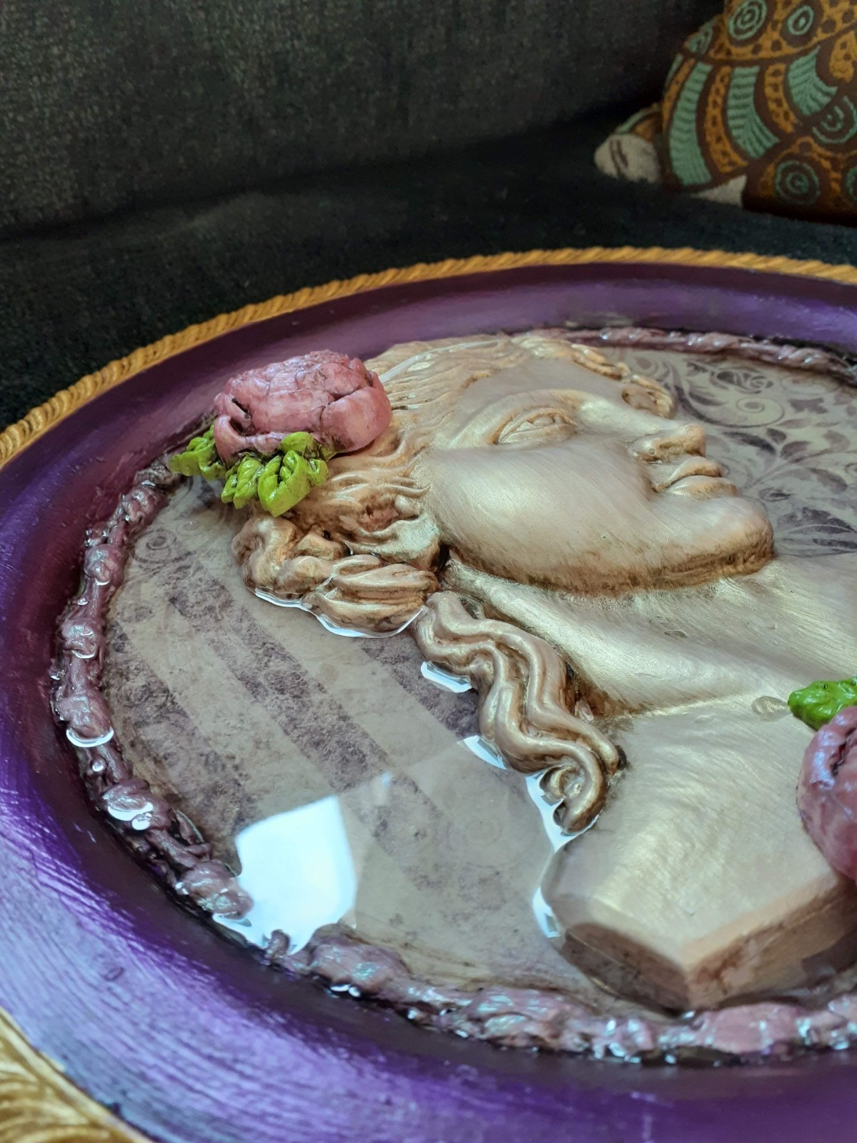 Round Resin 3D Relief Wall Plaque, Classic Woman Portrait & Roses, Purple Gold