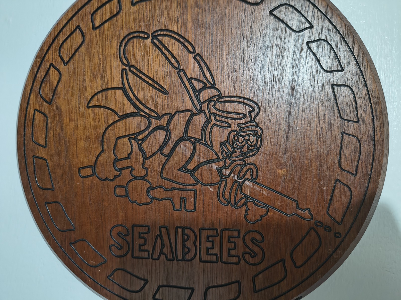 SOLID WOOD ROUND WALL PLAQUE – SEABEES 10″ ×1″