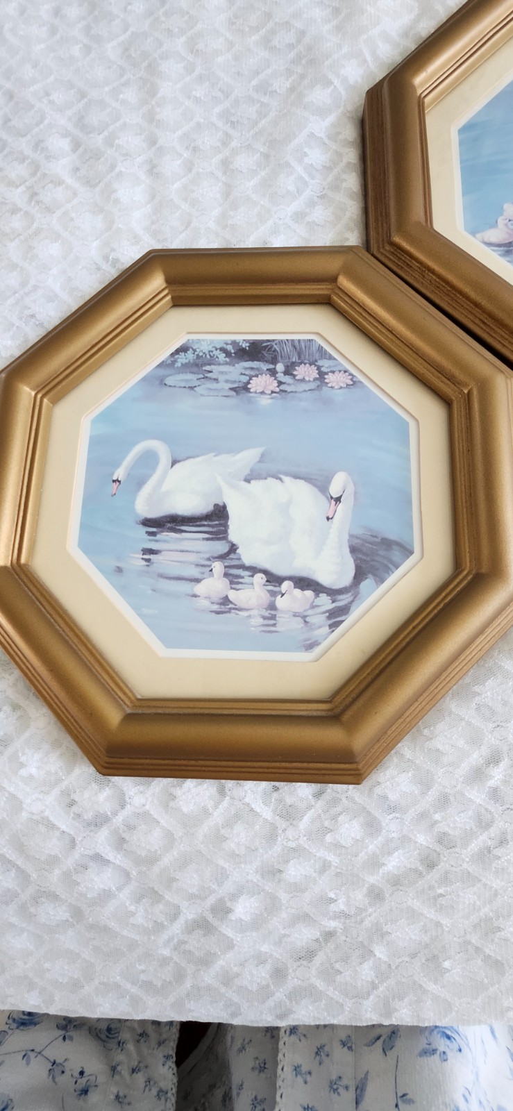 VINTAGE (1980’S) HOMECO HOME INTERIORS SET OF 2 OCTAGON SWAN PLAQUES- GOOD COND.